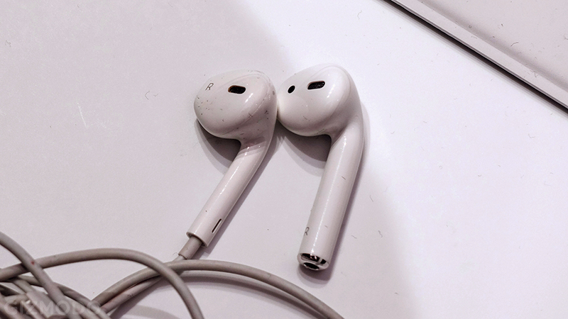 Illustration for article titled I Stuck Apple's AirPods in My Ears and It Shockingly Wasn't Terrible